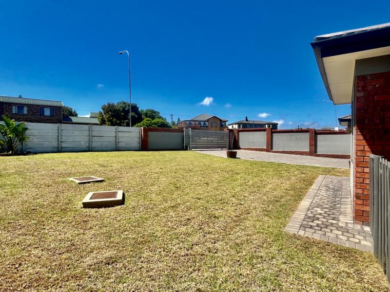 3 Bedroom Property for Sale in Fraaiuitsig Western Cape